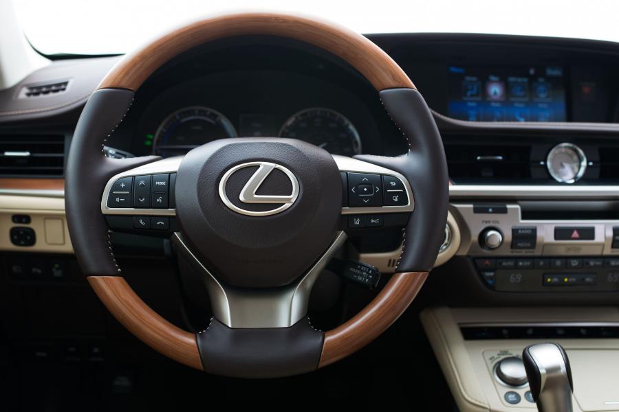  Lexus ES300h 2016 года  (фото 9 из 22)